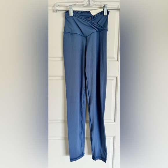 *NWT* OFFLINE Real Me Xtra High Waisted Crossover Ruffle Legging Size XS - Picture 1 of 9